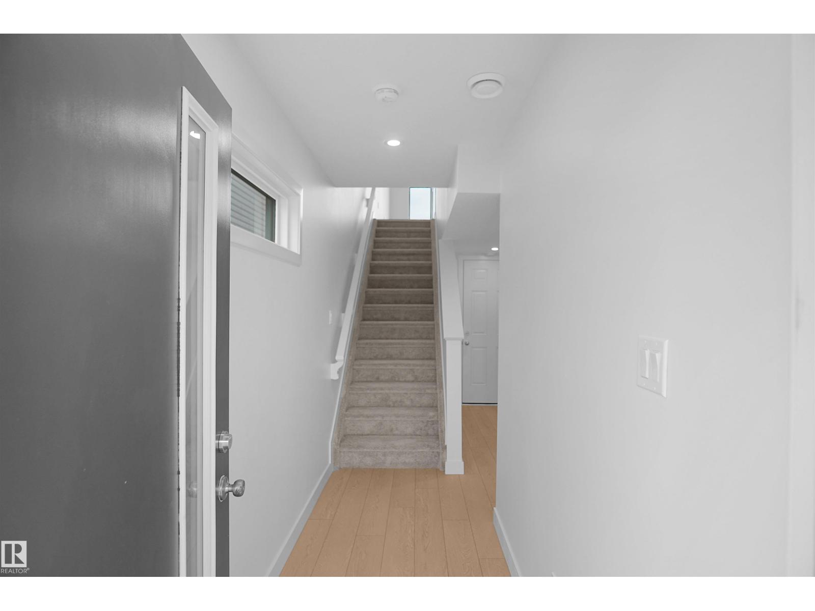 930 19 Av Nw, Edmonton, Alberta T6T 1J1 - Photo 2 - E4474664