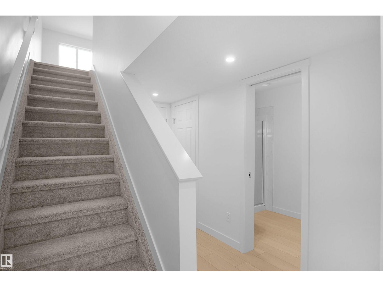 930 19 Av Nw, Edmonton, Alberta T6T 1J1 - Photo 3 - E4474664