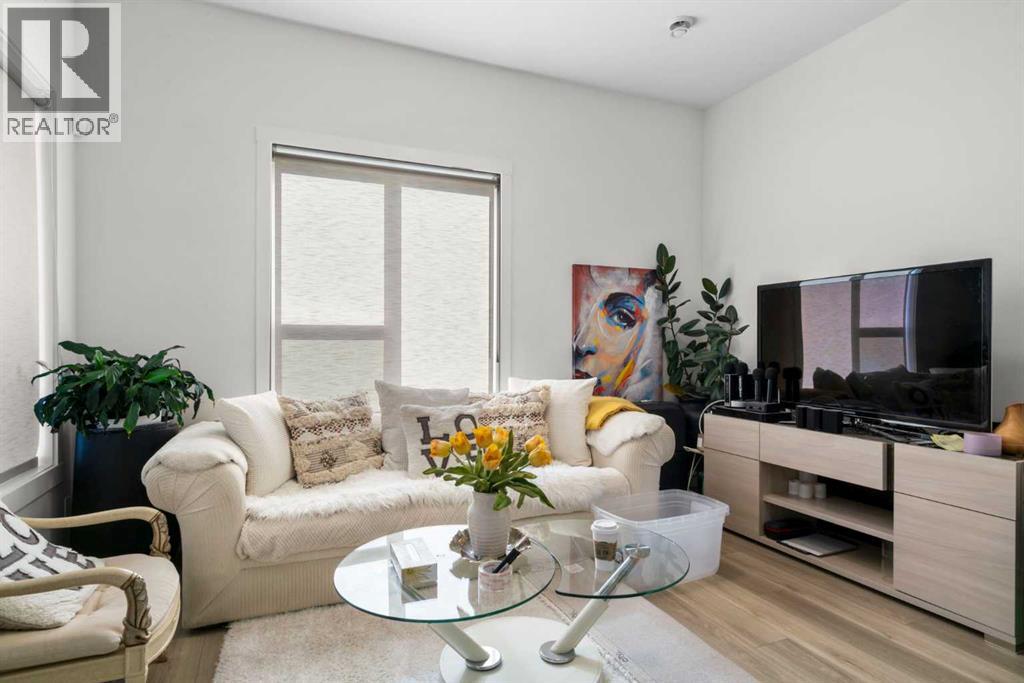 244 Sovereign Common Sw, Calgary, Alberta  T3C 3Y3 - Photo 4 - A2296048