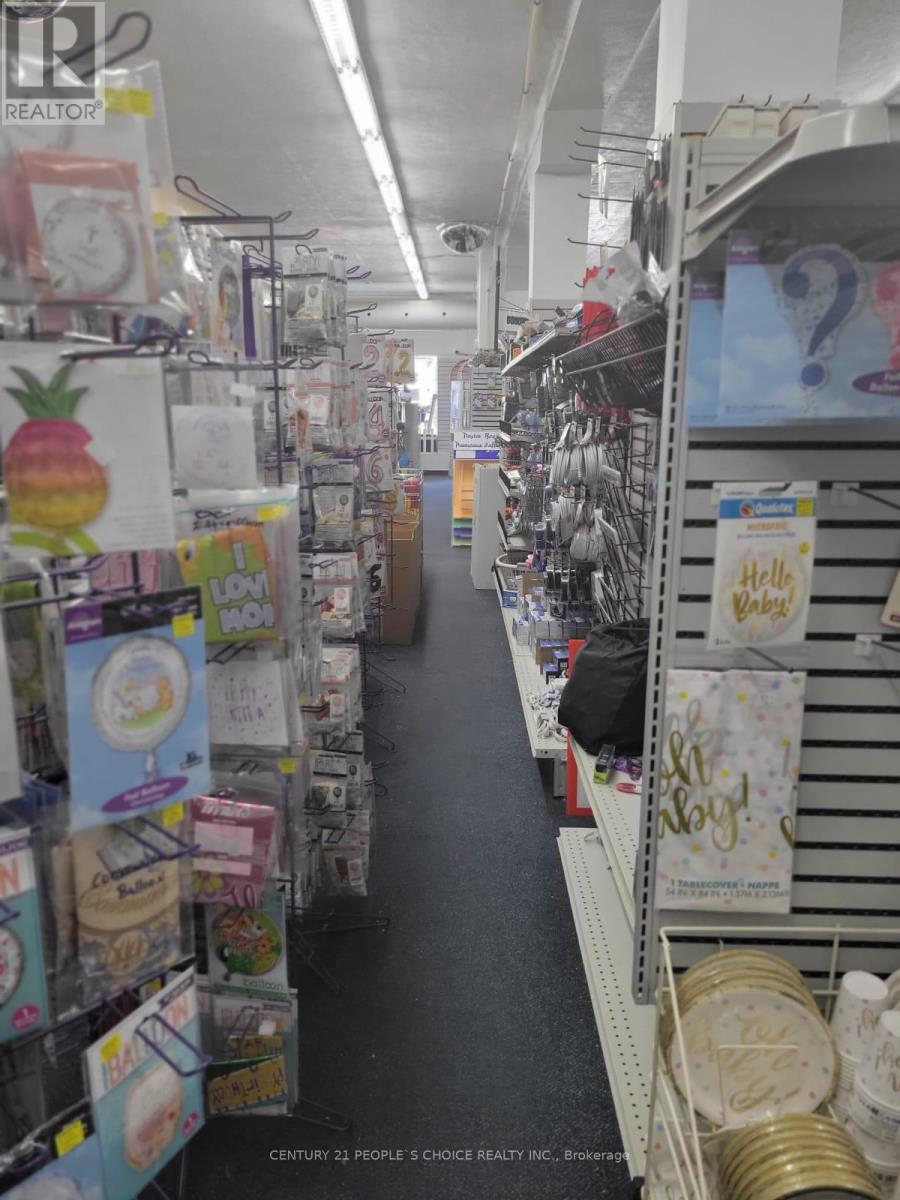 8 Main Street N, Halton Hills, Ontario  L7J 1W1 - Photo 4 - W12960330