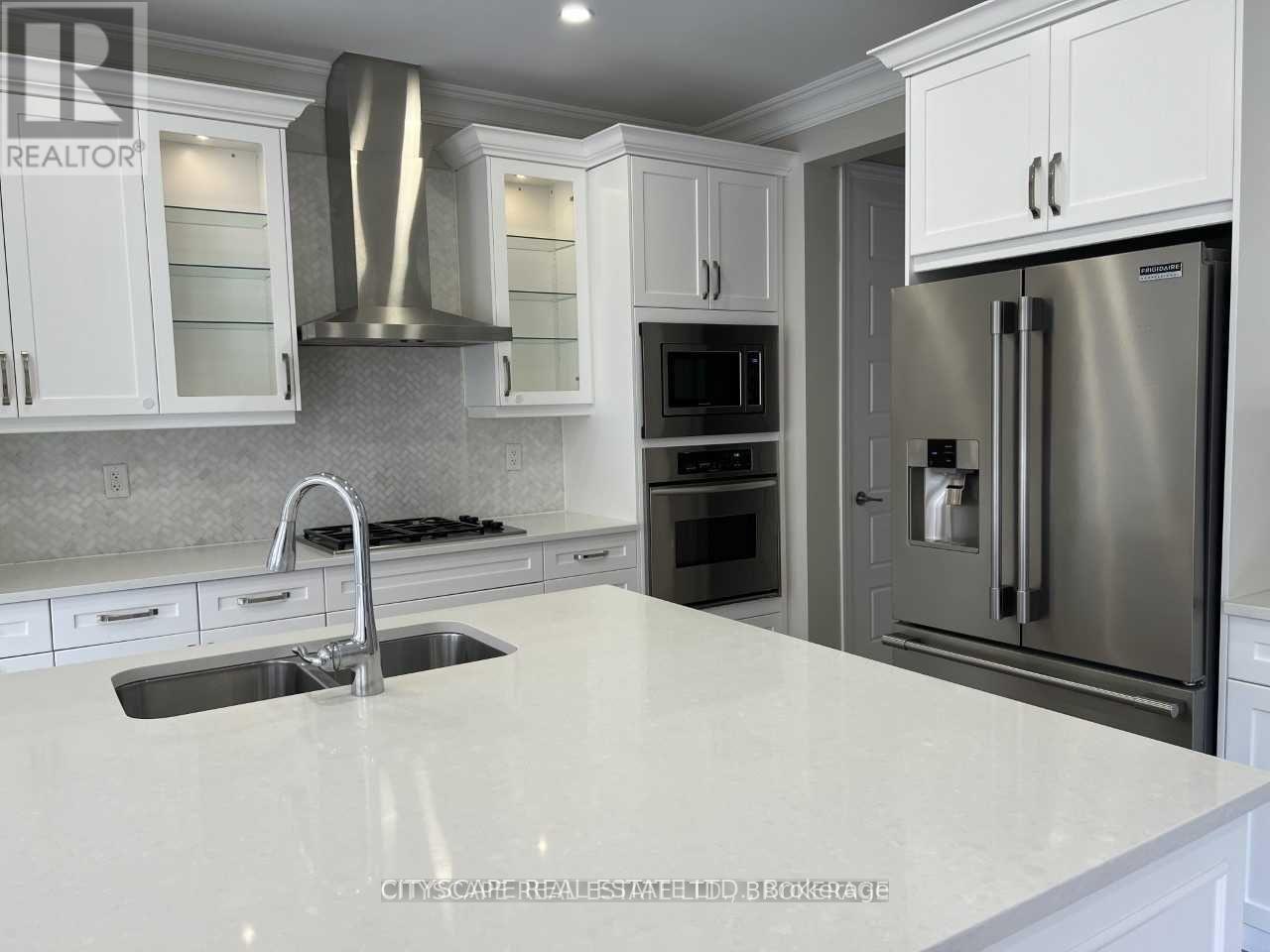 174 Fowley Drive, Oakville, Ontario  L6H 0M8 - Photo 11 - W12960352