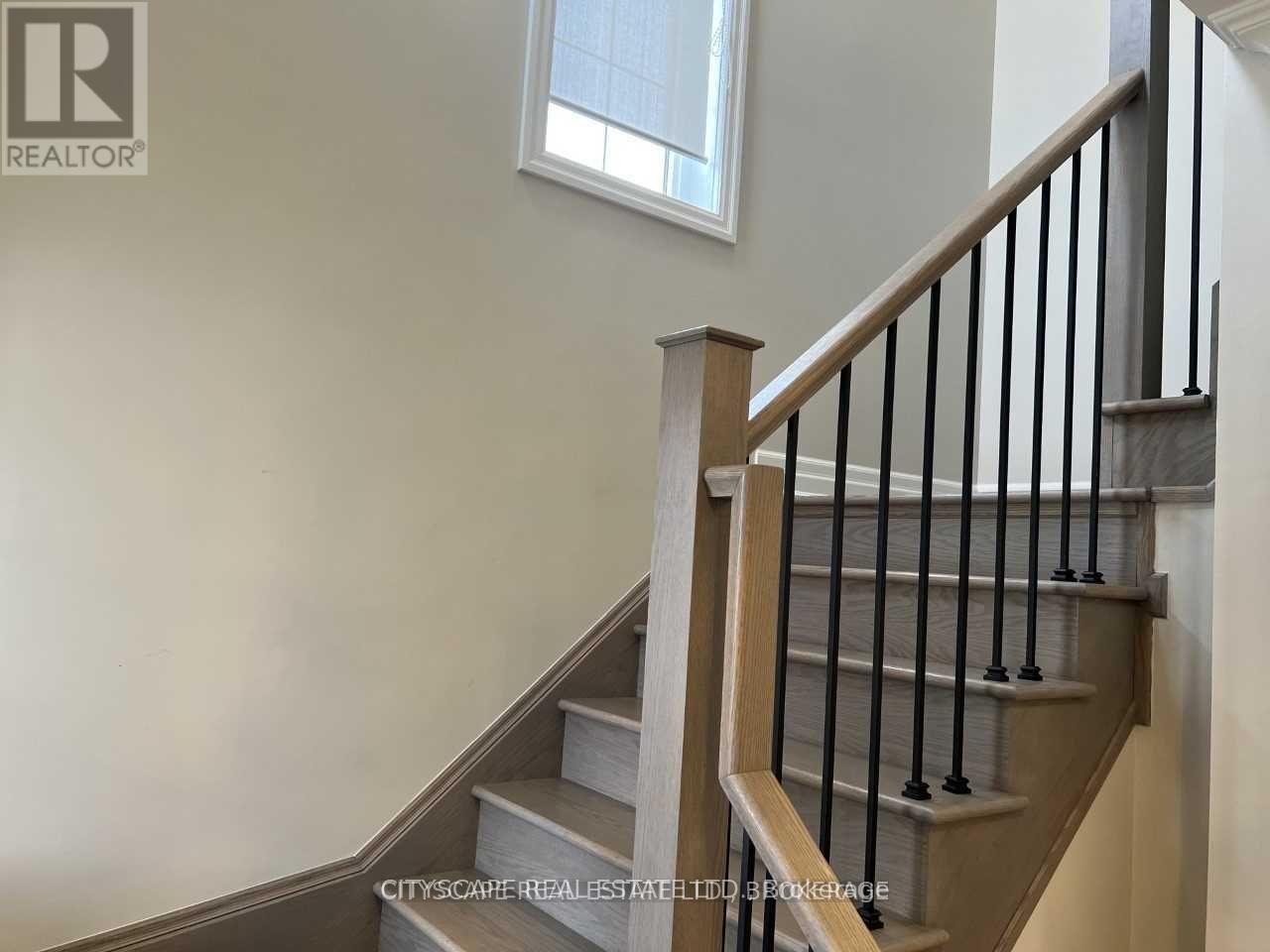 174 Fowley Drive, Oakville, Ontario  L6H 0M8 - Photo 5 - W12960352