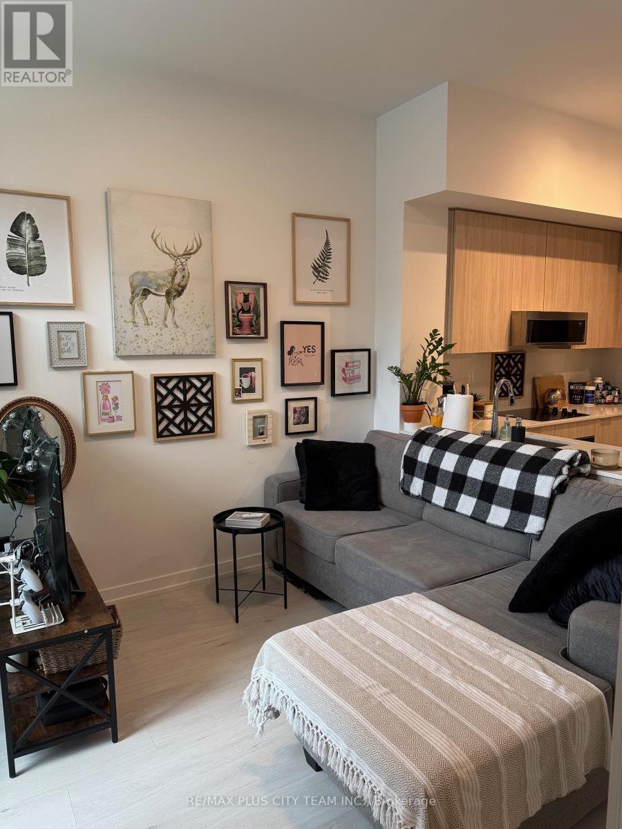 104 - 2501 Saw Whet Boulevard, Oakville, Ontario  L6M 5N2 - Photo 2 - W12960366