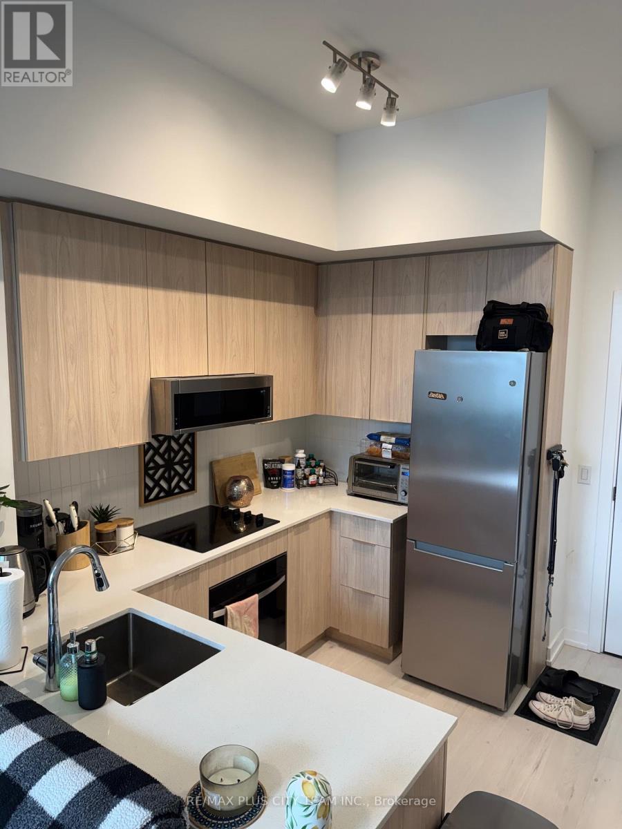 104 - 2501 Saw Whet Boulevard, Oakville, Ontario  L6M 5N2 - Photo 4 - W12960366