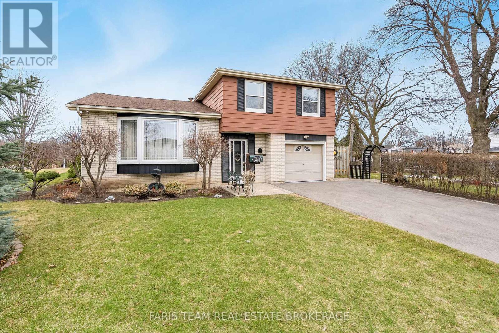 28 Bromley Crescent, Brampton, Ontario  L6T 1Z1 - Photo 2 - W12960372
