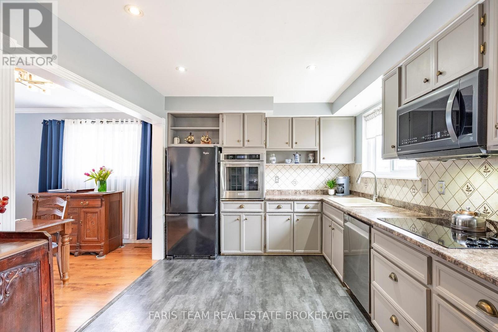 28 Bromley Crescent, Brampton, Ontario  L6T 1Z1 - Photo 5 - W12960372