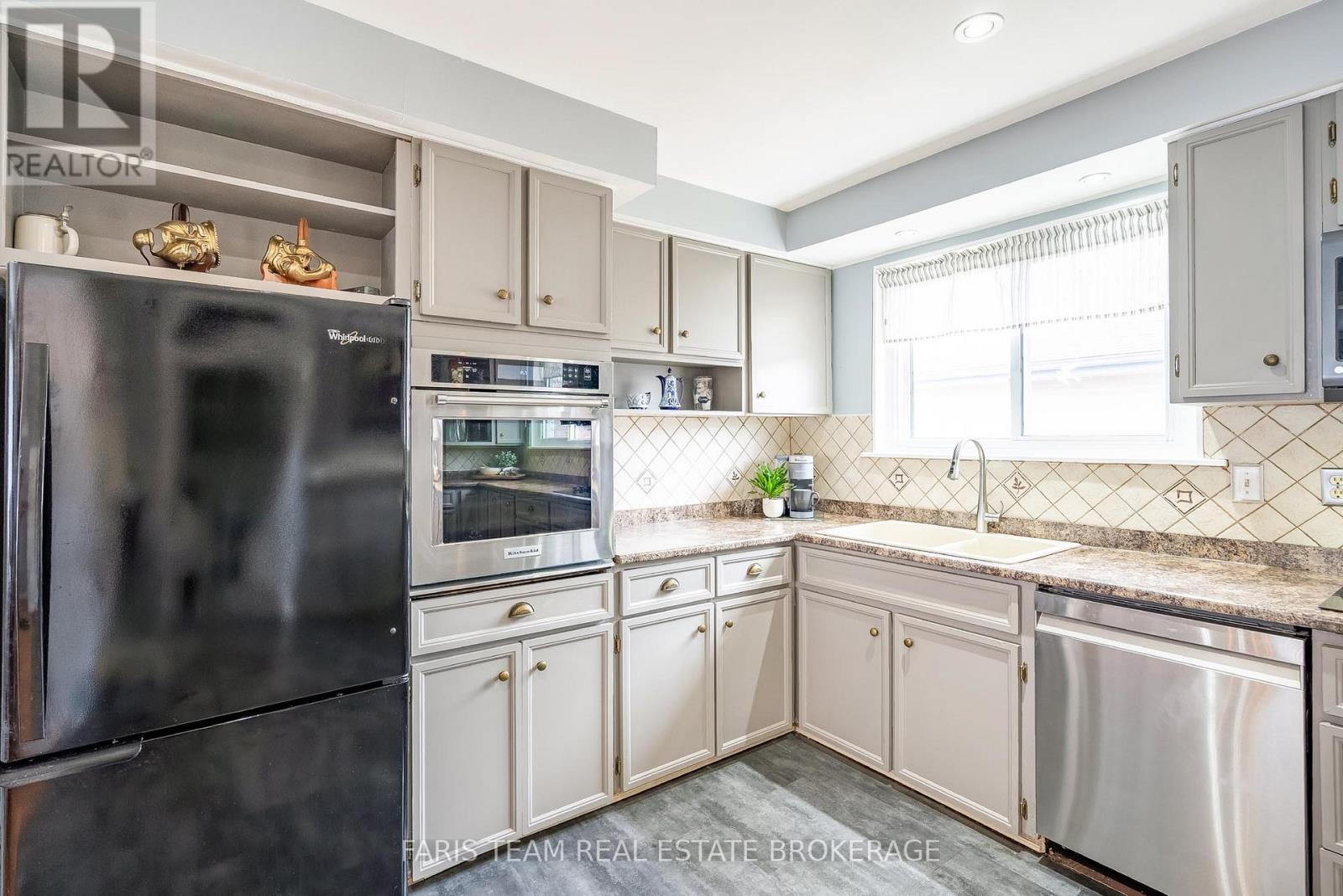 28 Bromley Crescent, Brampton, Ontario  L6T 1Z1 - Photo 7 - W12960372