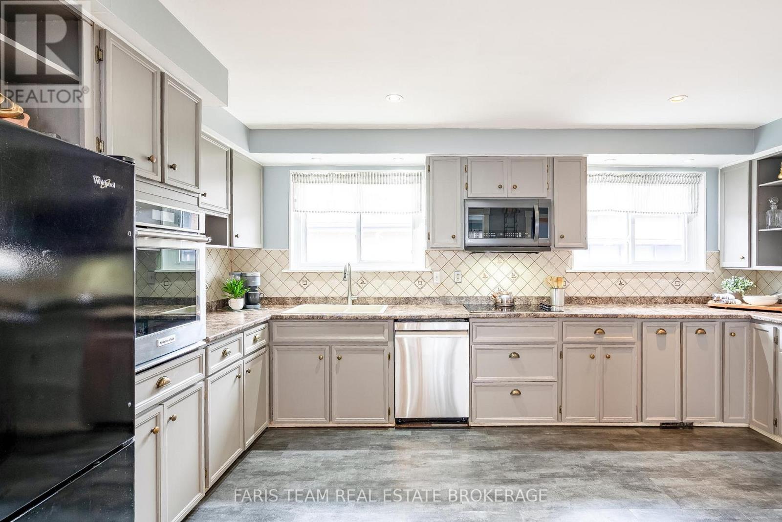 28 Bromley Crescent, Brampton, Ontario  L6T 1Z1 - Photo 8 - W12960372