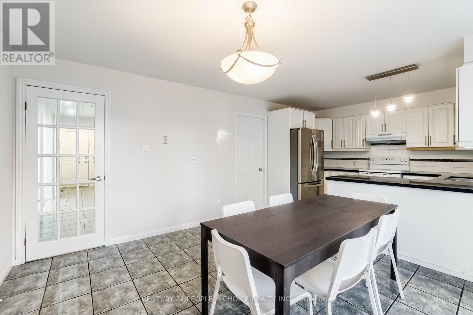 25 Sheringham Street, Brampton, Ontario  L6Z 2P5 - Photo 11 - W12960374