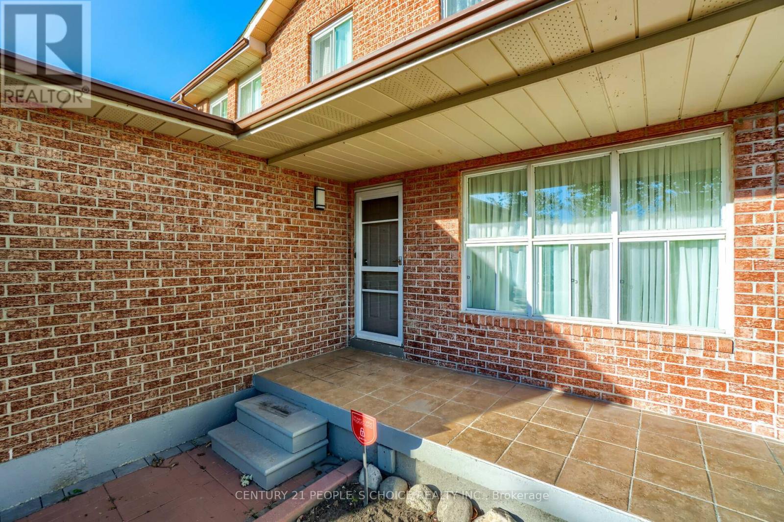 25 Sheringham Street, Brampton, Ontario  L6Z 2P5 - Photo 4 - W12960374