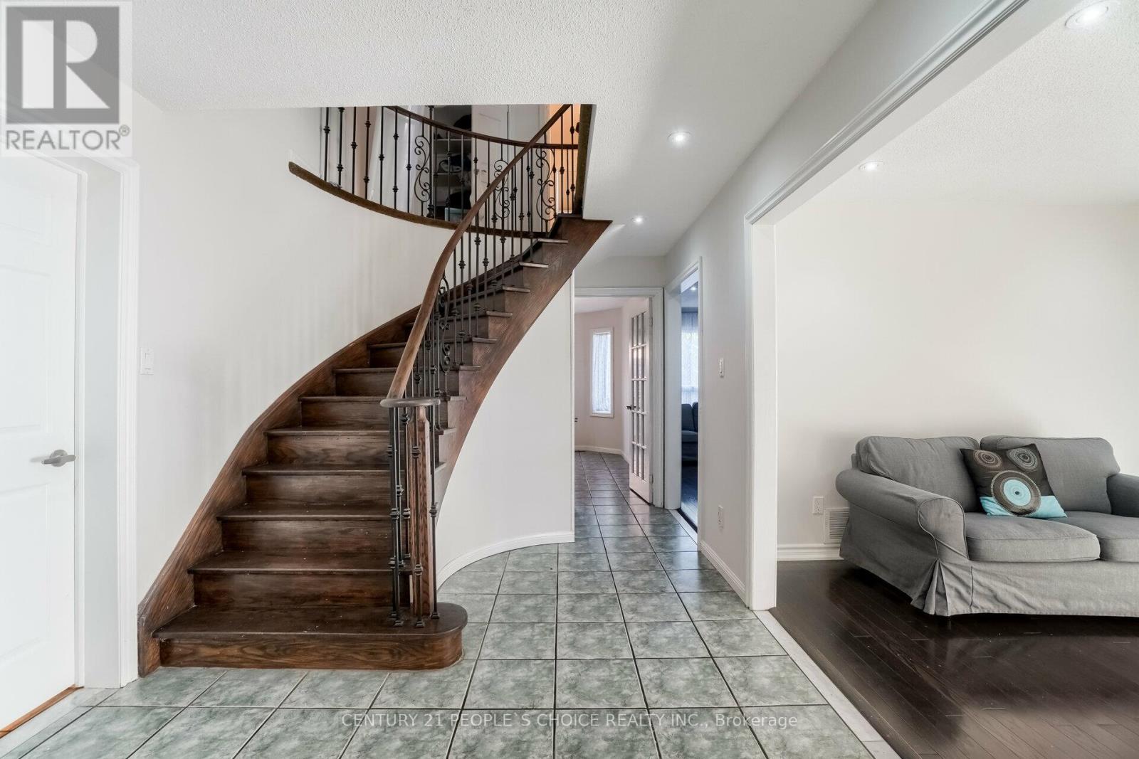 25 Sheringham Street, Brampton, Ontario  L6Z 2P5 - Photo 6 - W12960374