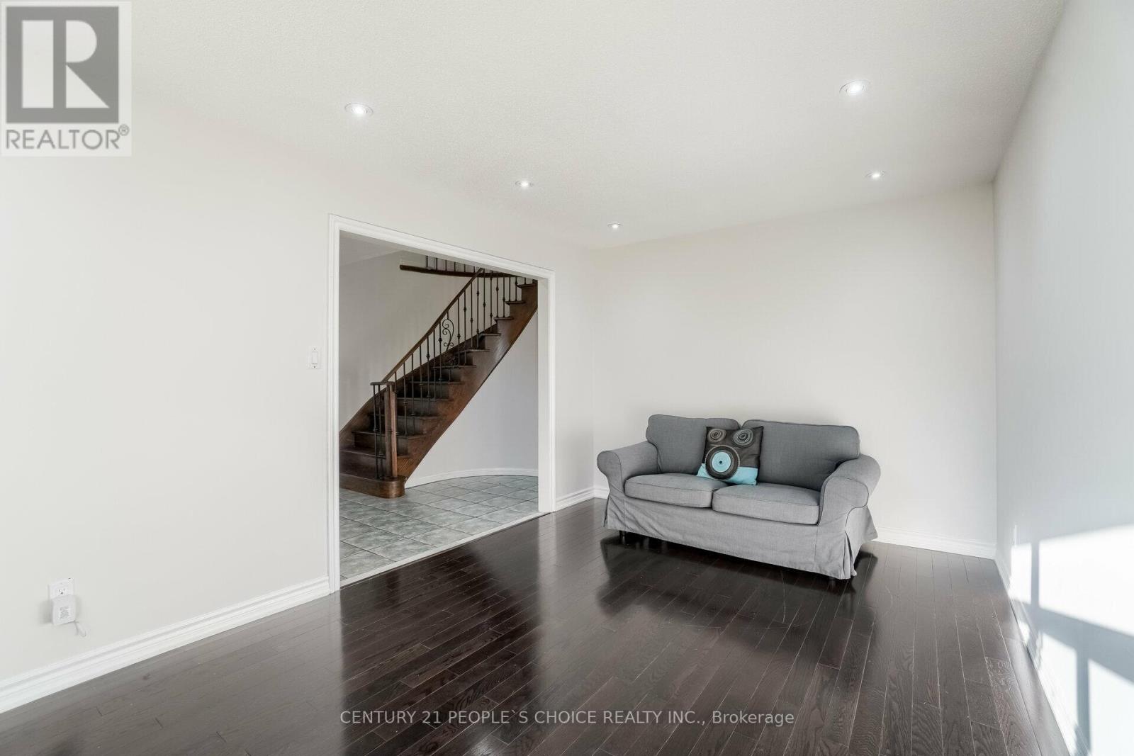 25 Sheringham Street, Brampton, Ontario  L6Z 2P5 - Photo 8 - W12960374