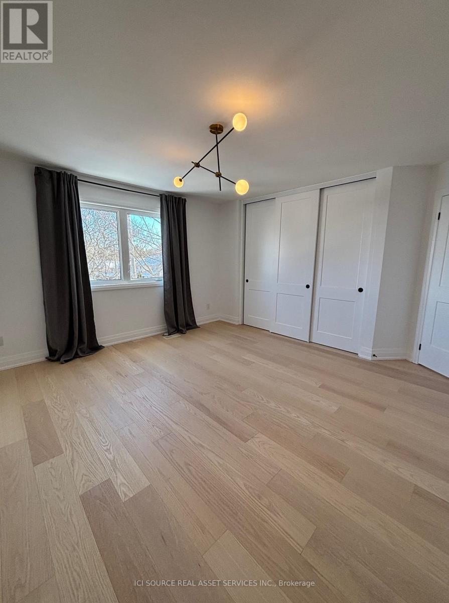 851 Sweetwater Crescent, Mississauga, Ontario  L5H 4A7 - Photo 12 - W12960380