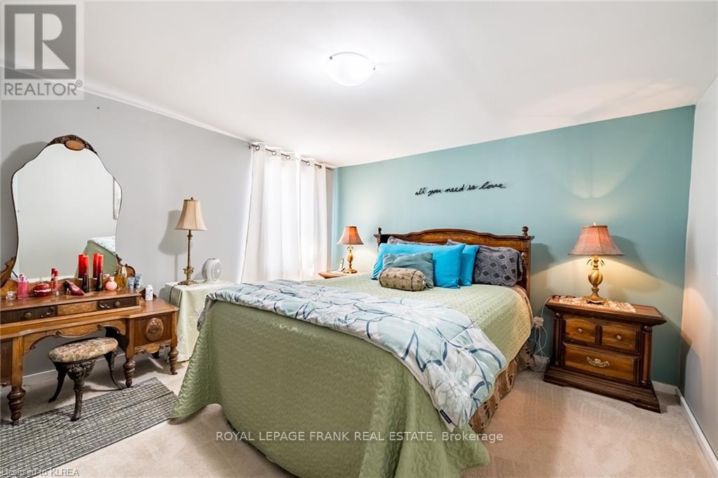 37 Sussex Street N, Kawartha Lakes, Ontario  K9V 4H6 - Photo 12 - X12957646