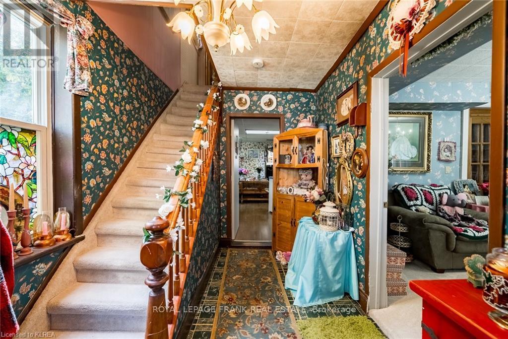 37 Sussex Street N, Kawartha Lakes, Ontario  K9V 4H6 - Photo 3 - X12957646