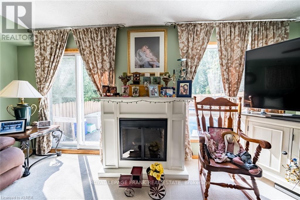 37 Sussex Street N, Kawartha Lakes, Ontario  K9V 4H6 - Photo 6 - X12957646