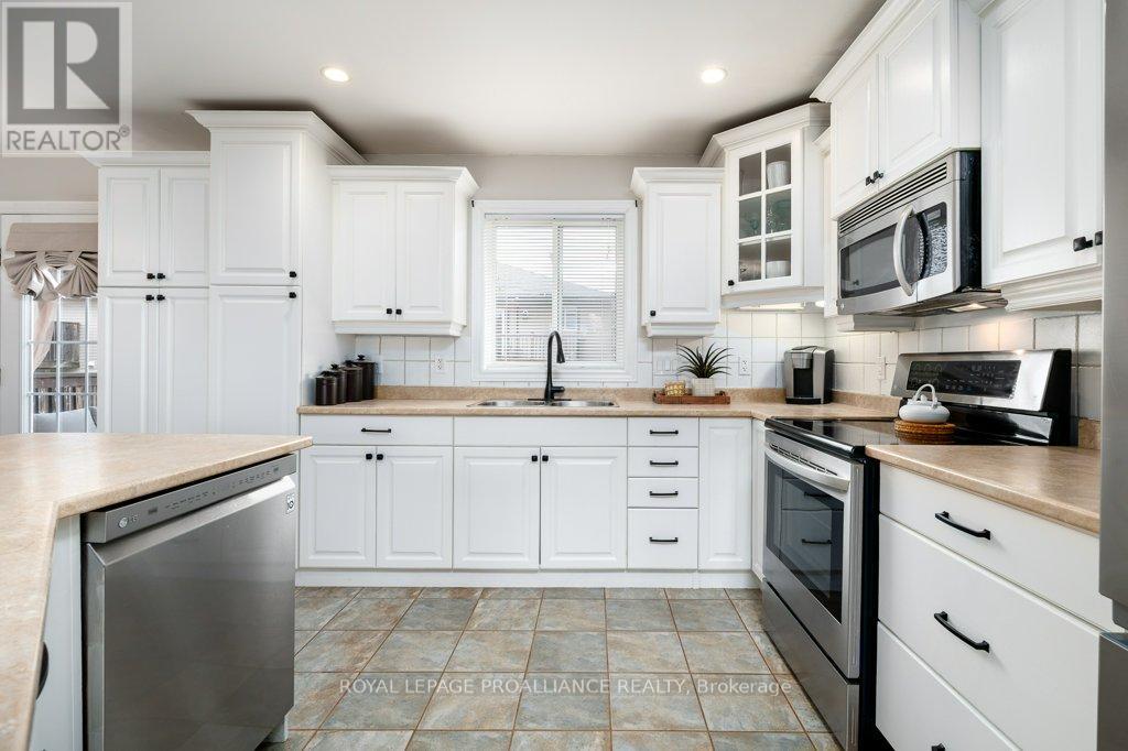 27 Forest Valley Drive, Quinte West, Ontario  K0K 2C0 - Photo 13 - X12960542