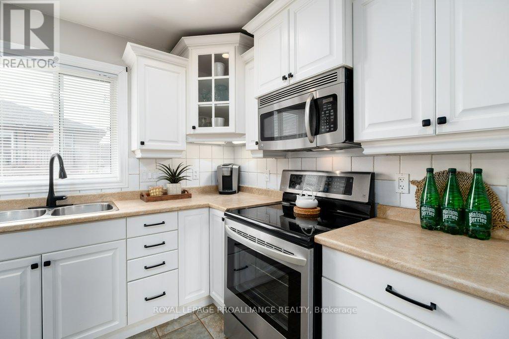 27 Forest Valley Drive, Quinte West, Ontario  K0K 2C0 - Photo 14 - X12960542