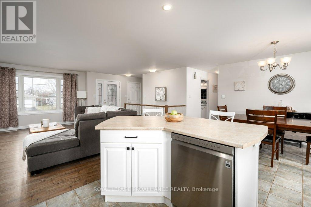 27 Forest Valley Drive, Quinte West, Ontario  K0K 2C0 - Photo 15 - X12960542