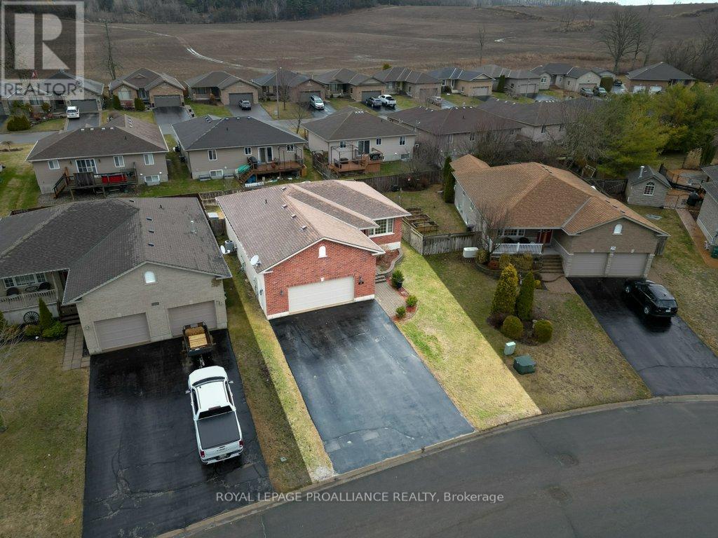 27 Forest Valley Drive, Quinte West, Ontario  K0K 2C0 - Photo 2 - X12960542