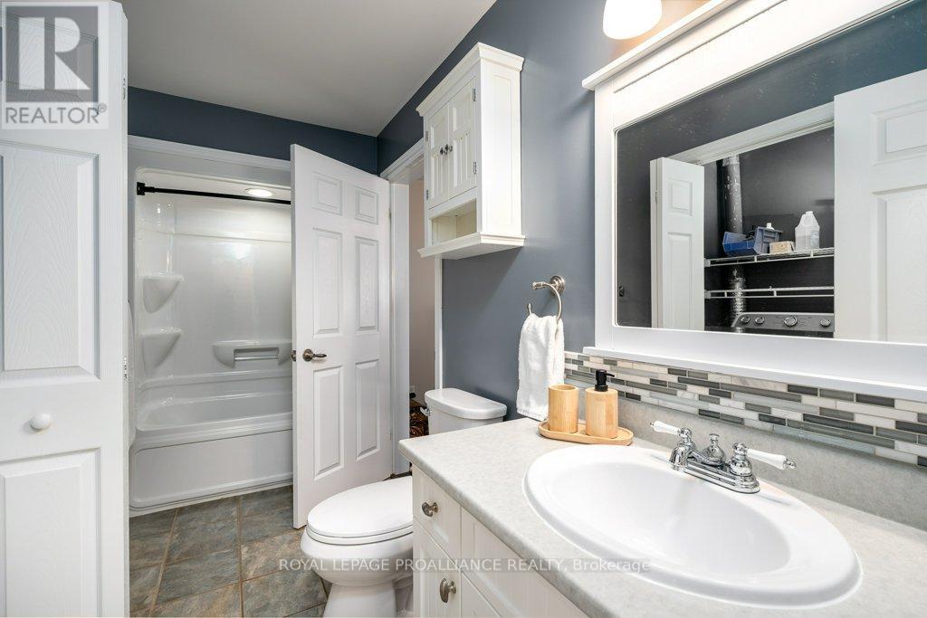 27 Forest Valley Drive, Quinte West, Ontario  K0K 2C0 - Photo 21 - X12960542