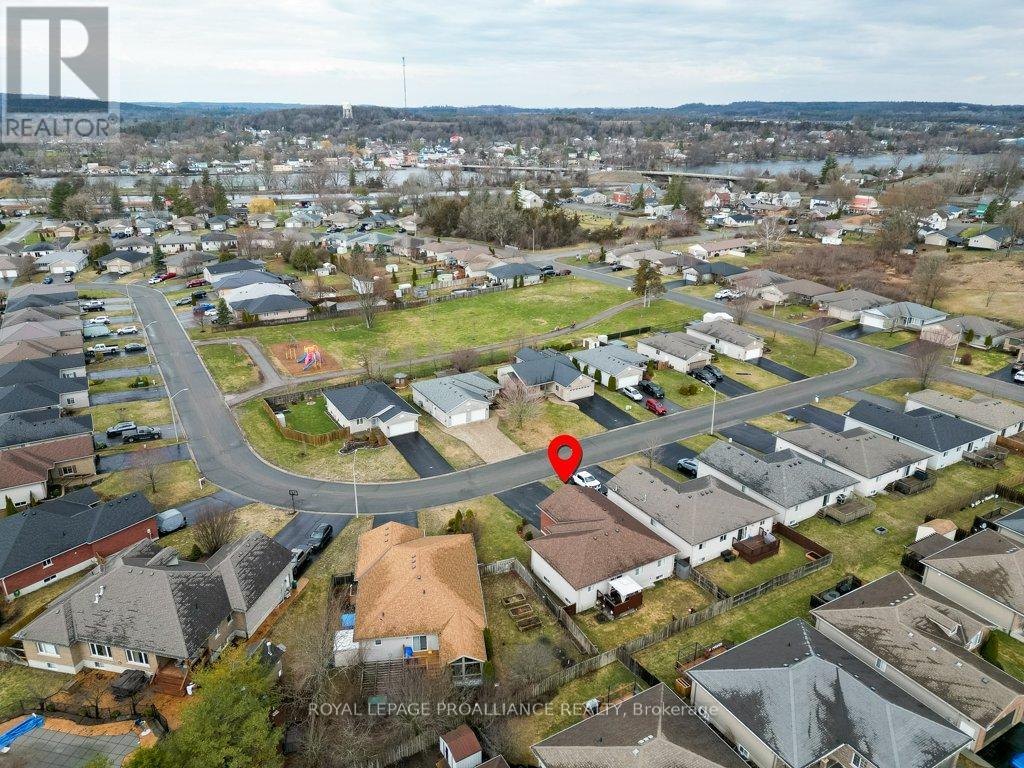 27 Forest Valley Drive, Quinte West, Ontario  K0K 2C0 - Photo 3 - X12960542