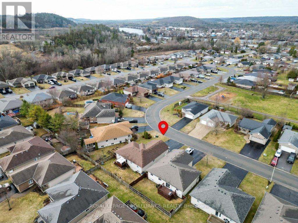 27 Forest Valley Drive, Quinte West, Ontario  K0K 2C0 - Photo 4 - X12960542