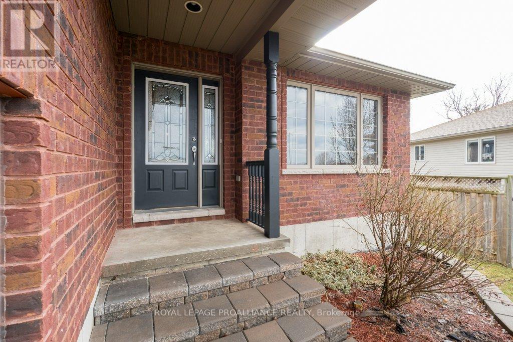 27 Forest Valley Drive, Quinte West, Ontario  K0K 2C0 - Photo 7 - X12960542