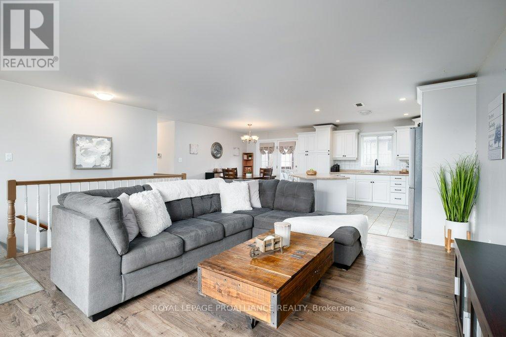 27 Forest Valley Drive, Quinte West, Ontario  K0K 2C0 - Photo 9 - X12960542