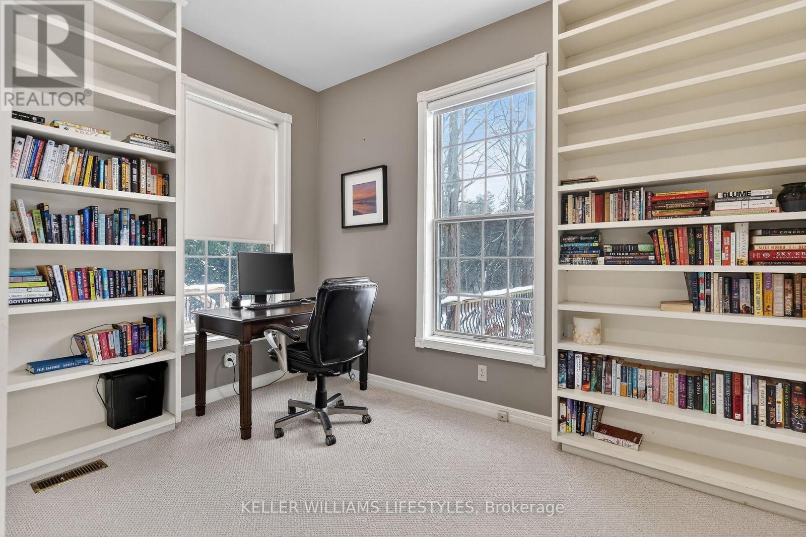 10240 Woodpark Court, Lambton Shores, Ontario  N0M 1T0 - Photo 17 - X12960456