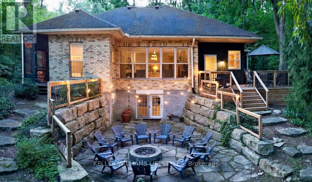 10240 Woodpark Court, Lambton Shores, Ontario  N0M 1T0 - Photo 2 - X12960456