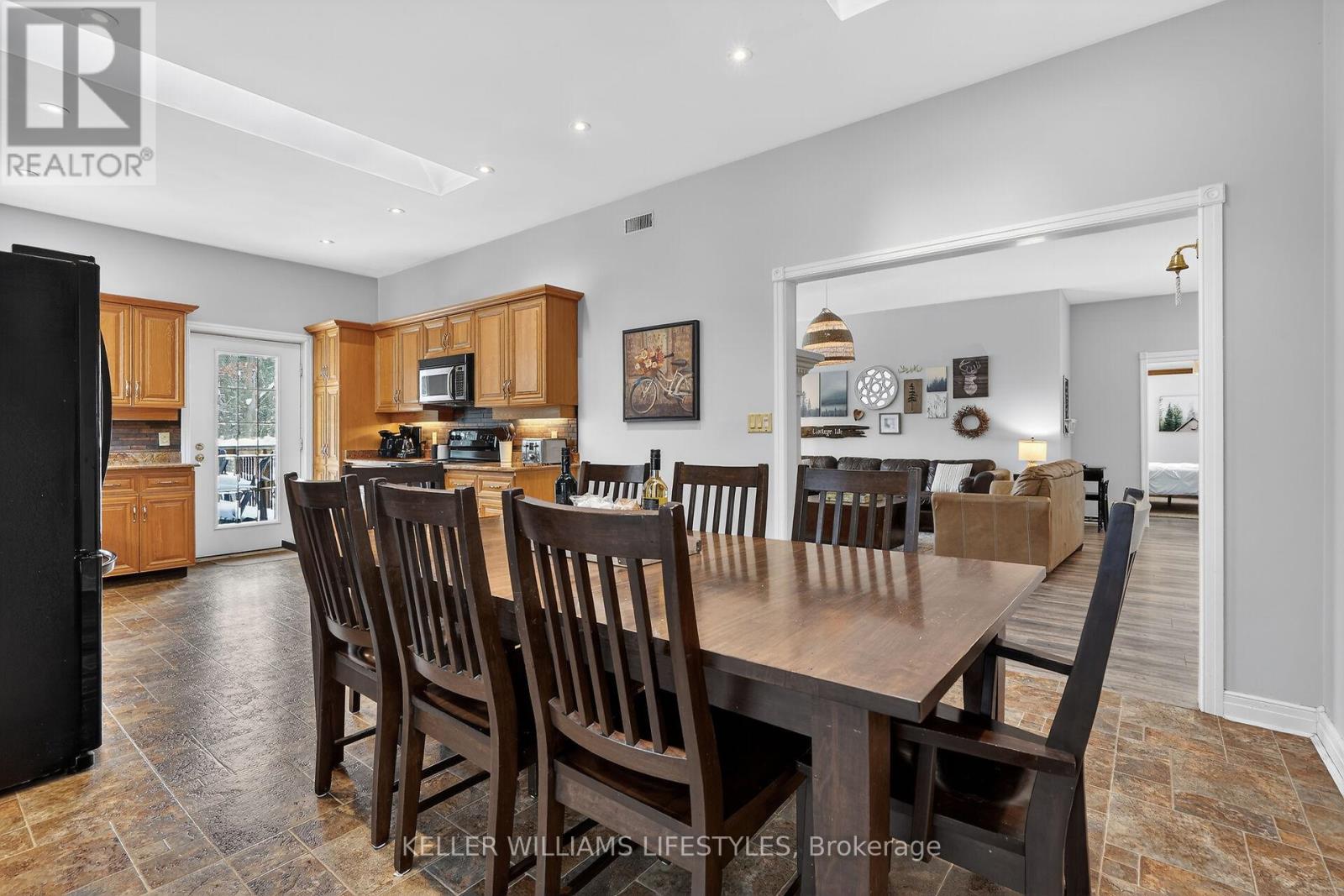 10240 Woodpark Court, Lambton Shores, Ontario  N0M 1T0 - Photo 28 - X12960456