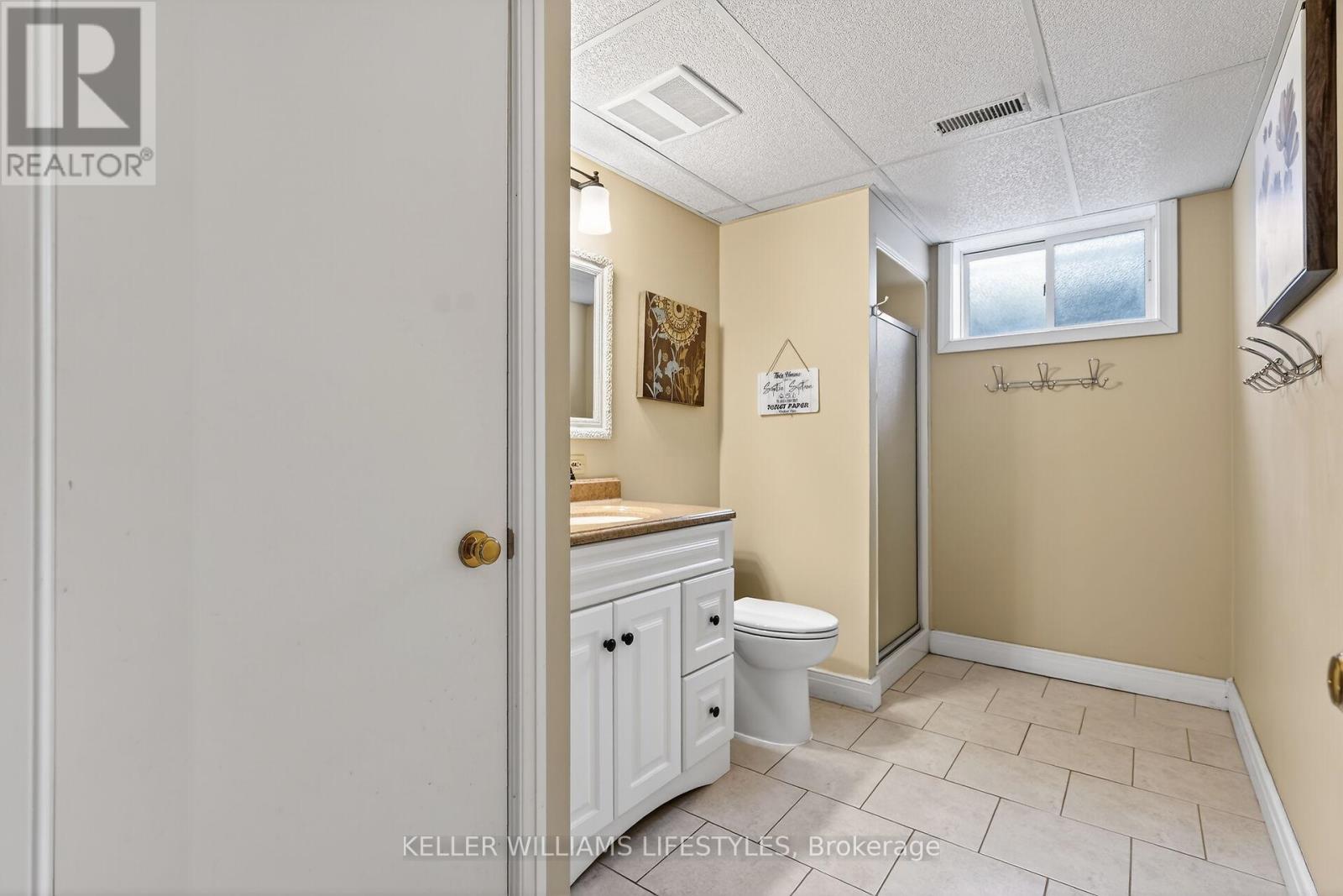 10240 Woodpark Court, Lambton Shores, Ontario  N0M 1T0 - Photo 37 - X12960456
