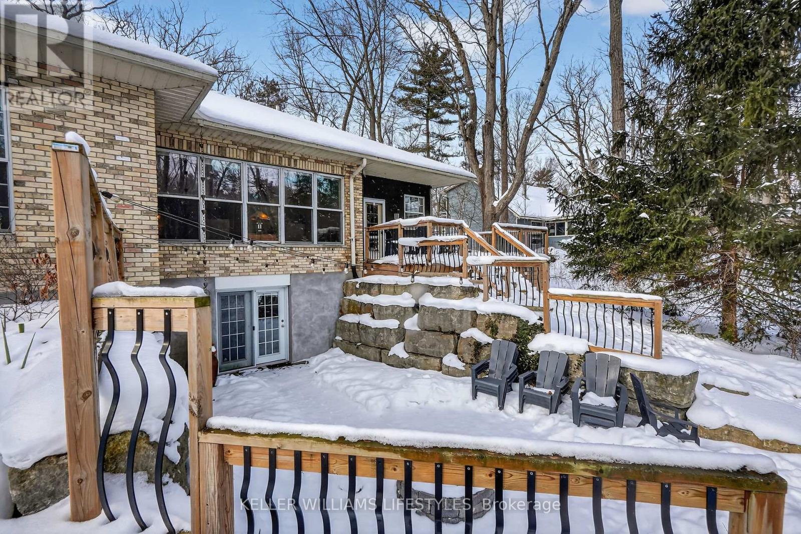 10240 Woodpark Court, Lambton Shores, Ontario  N0M 1T0 - Photo 38 - X12960456