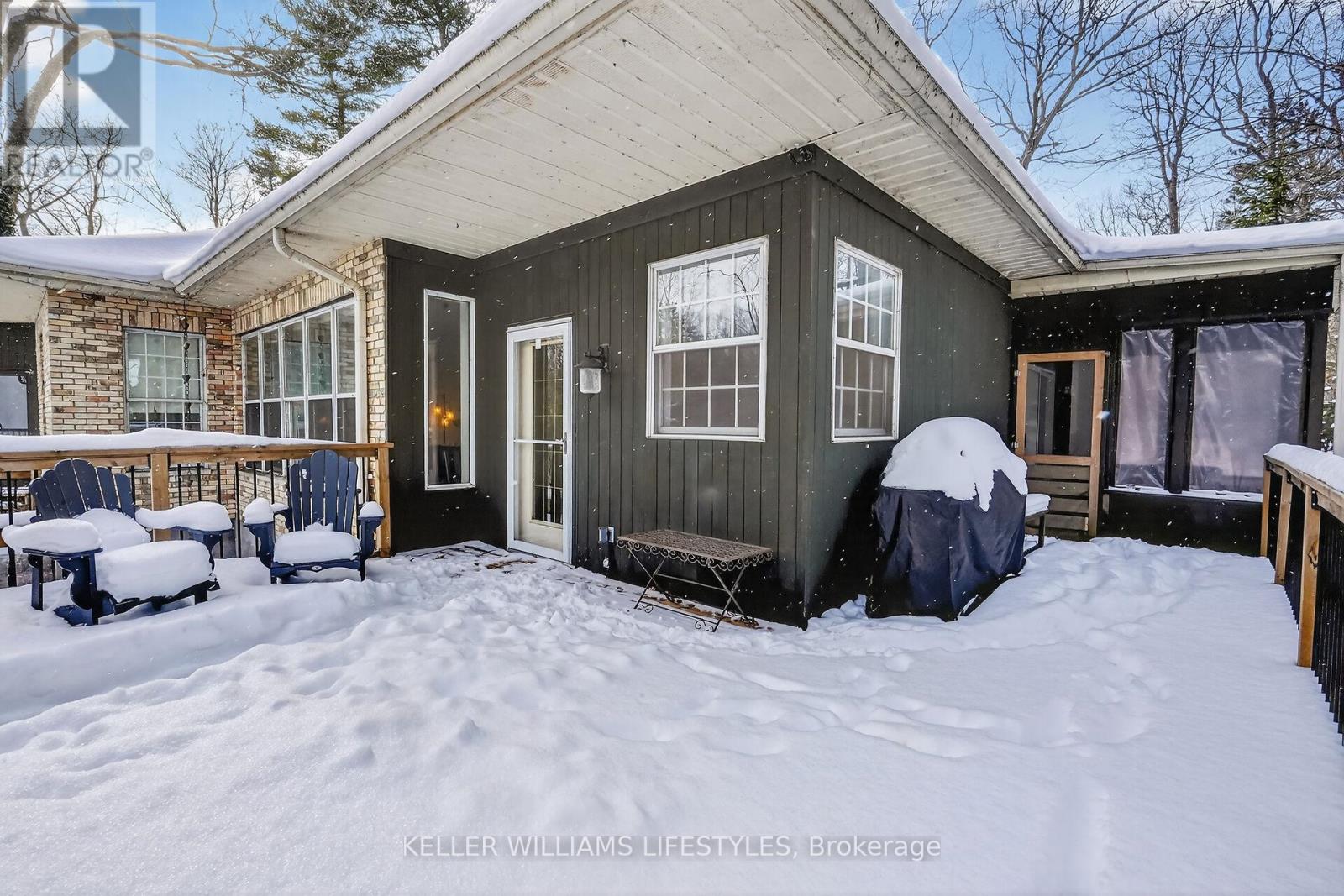 10240 Woodpark Court, Lambton Shores, Ontario  N0M 1T0 - Photo 41 - X12960456