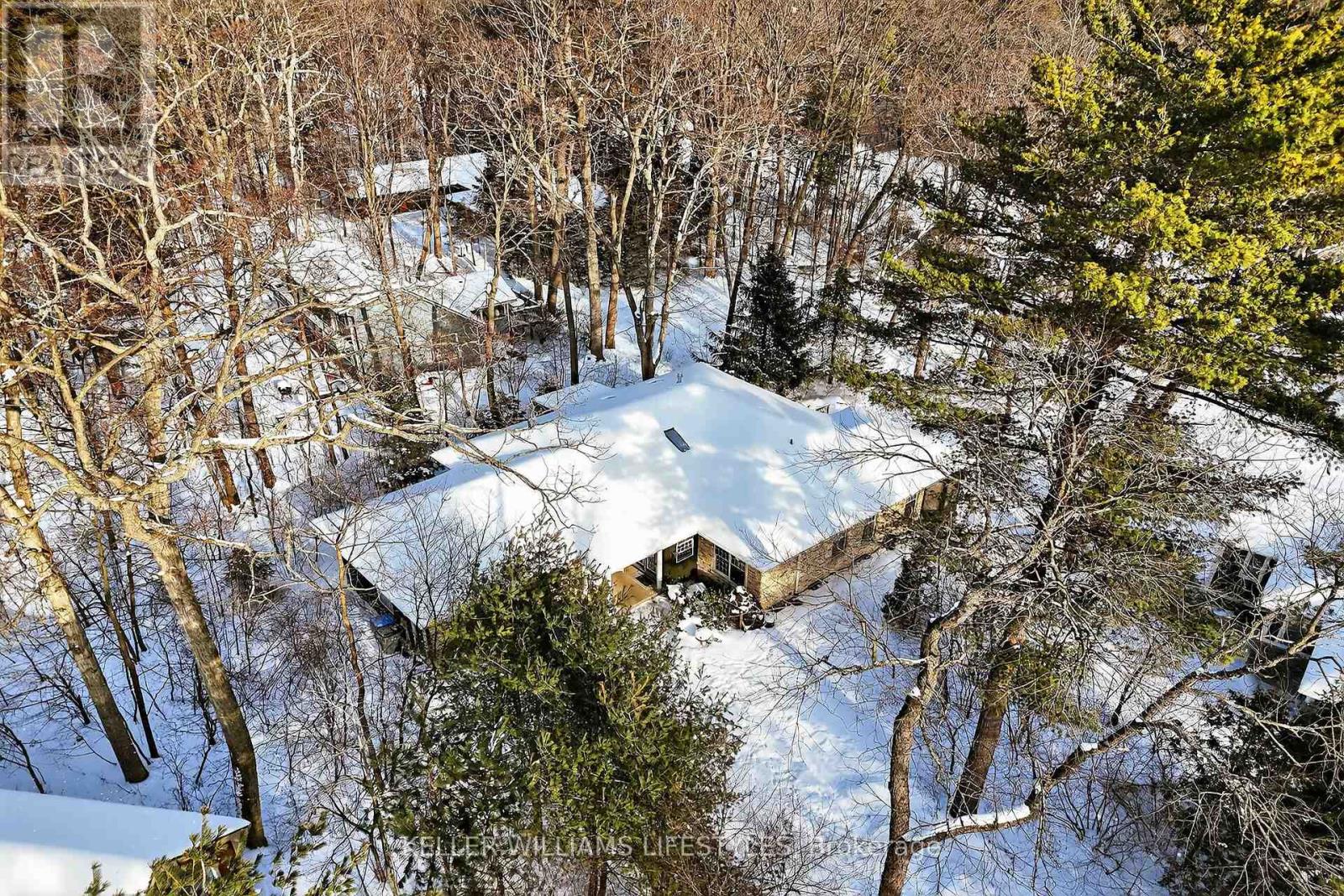 10240 Woodpark Court, Lambton Shores, Ontario  N0M 1T0 - Photo 43 - X12960456