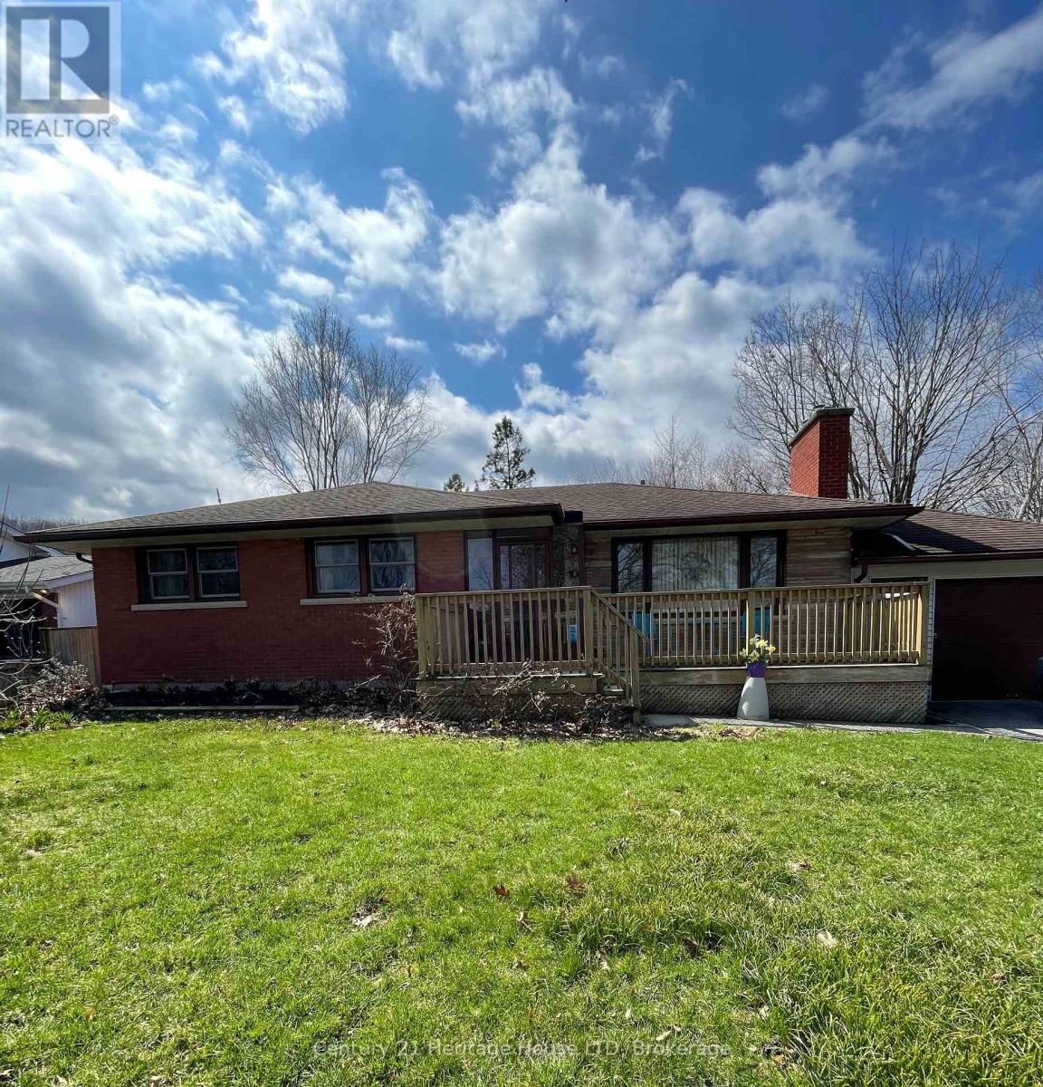 6 East Hampton Road, St. Catharines, Ontario  L2T 3E1 - Photo 1 - X12938284