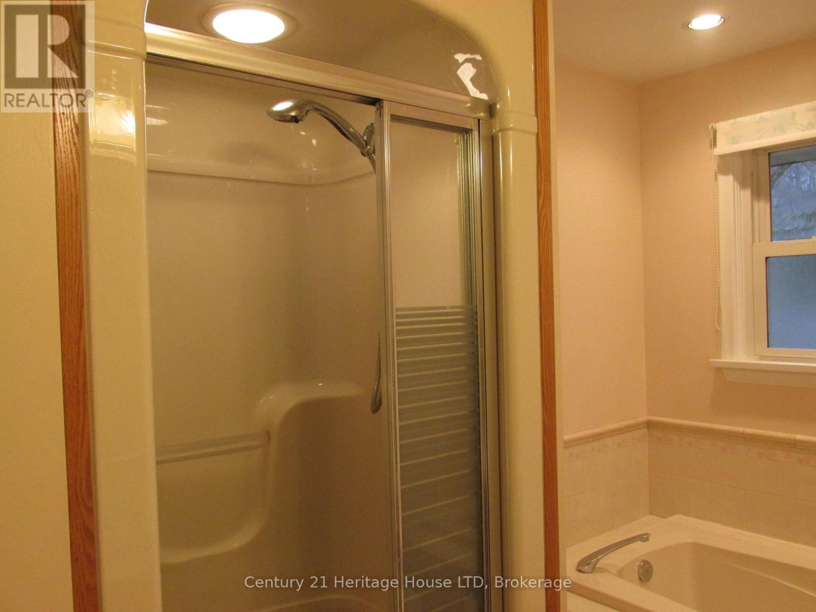 6 East Hampton Road, St. Catharines, Ontario  L2T 3E1 - Photo 14 - X12938284