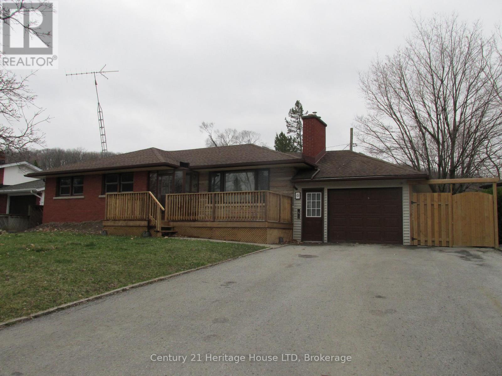 6 East Hampton Road, St. Catharines, Ontario  L2T 3E1 - Photo 3 - X12938284