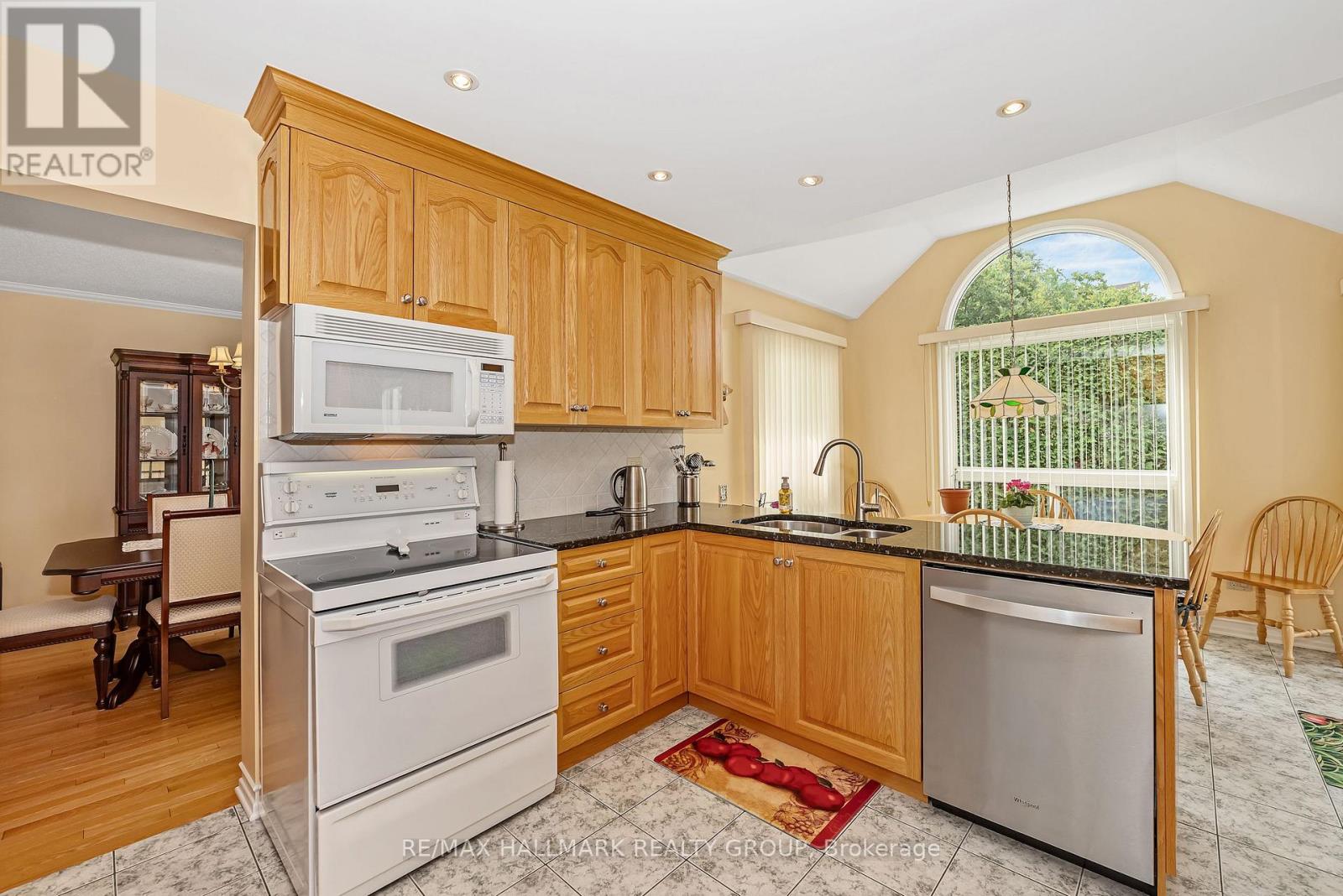 6586 Morningview Street, Ottawa, Ontario  K1C 6N9 - Photo 10 - X12960474