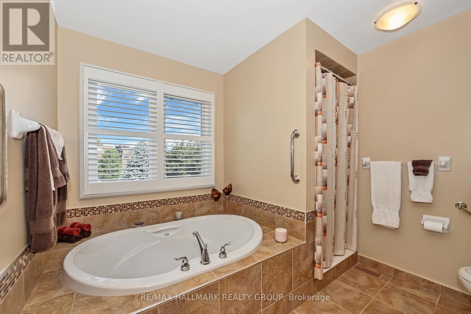 6586 Morningview Street, Ottawa, Ontario  K1C 6N9 - Photo 24 - X12960474