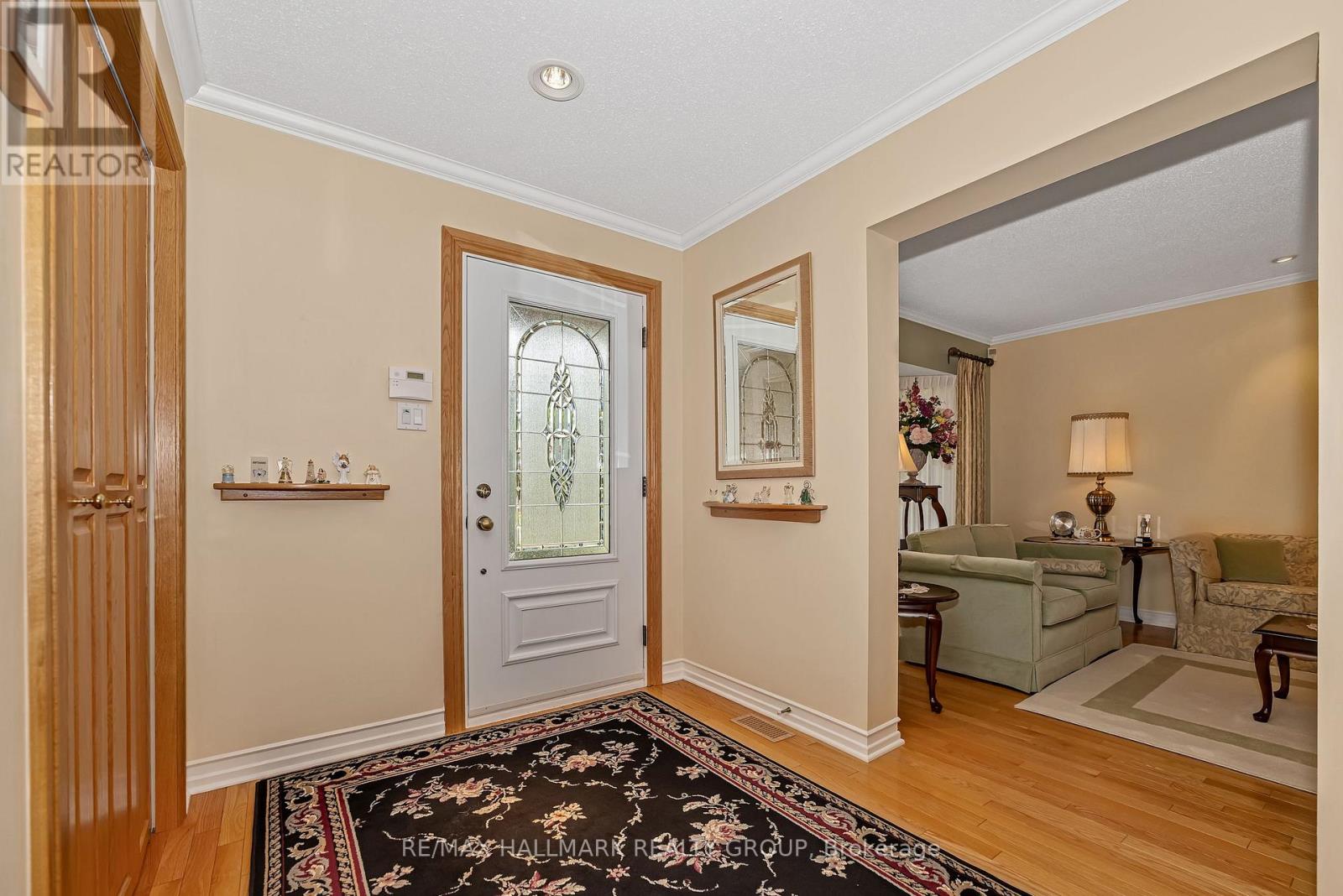 6586 Morningview Street, Ottawa, Ontario  K1C 6N9 - Photo 3 - X12960474