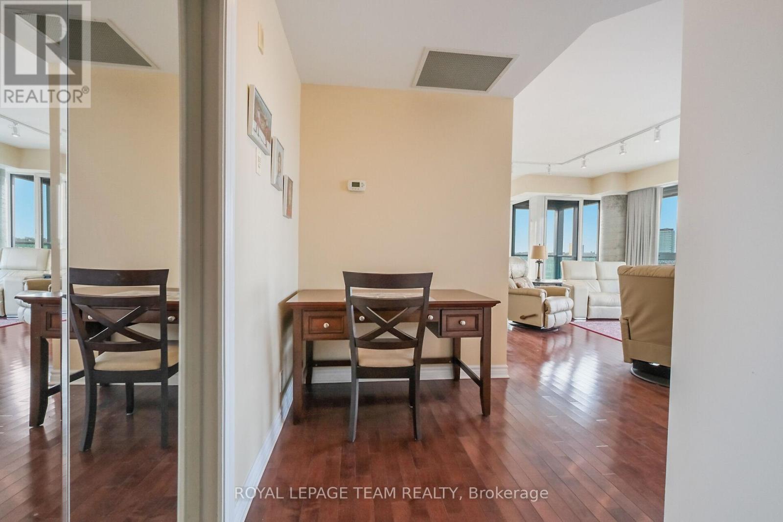 1004 - 200 Lett Street, Ottawa, Ontario  K1R 0A7 - Photo 5 - X12960600