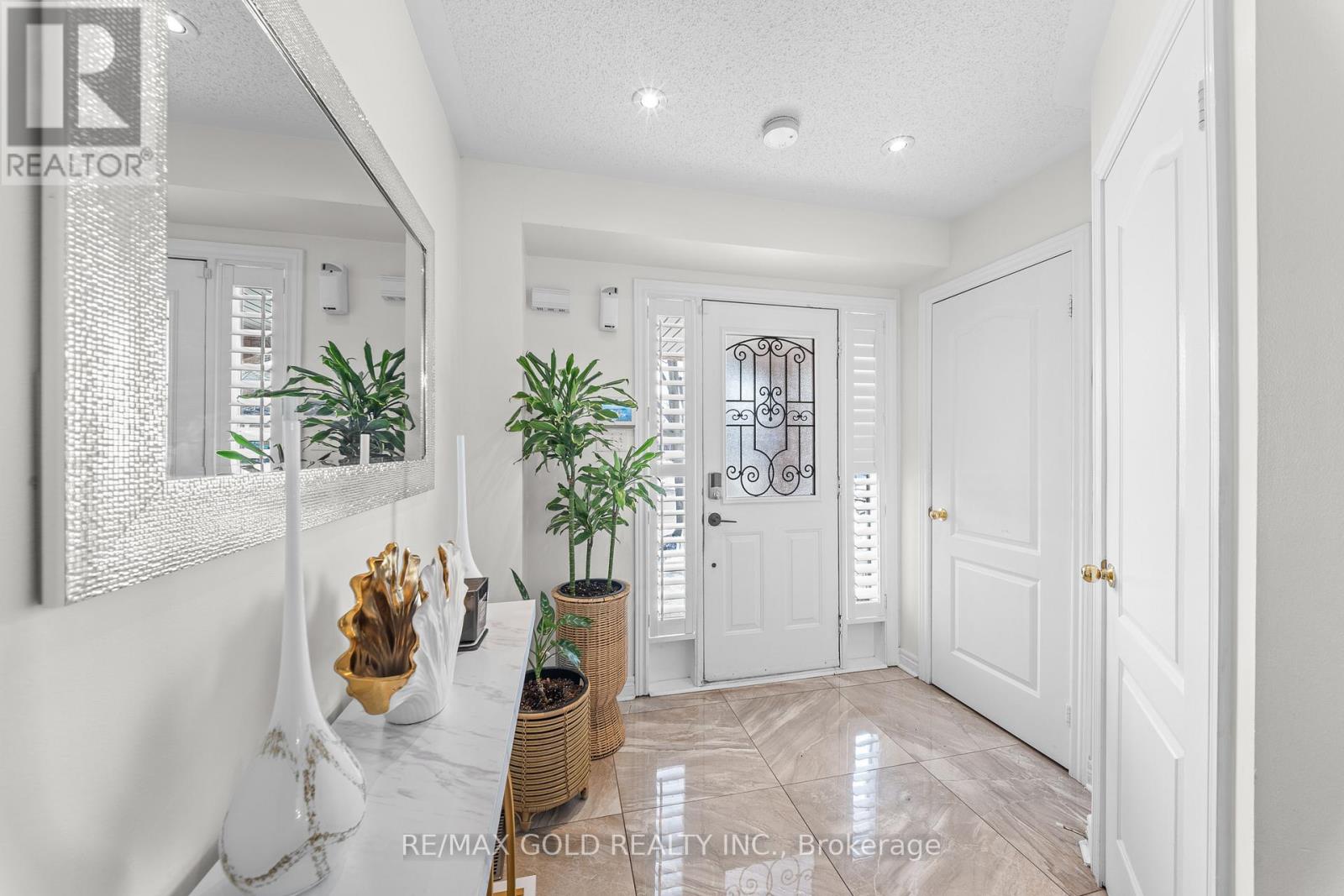 53 Linderwood Drive, Brampton, Ontario  L7A 1S4 - Photo 5 - W12917006