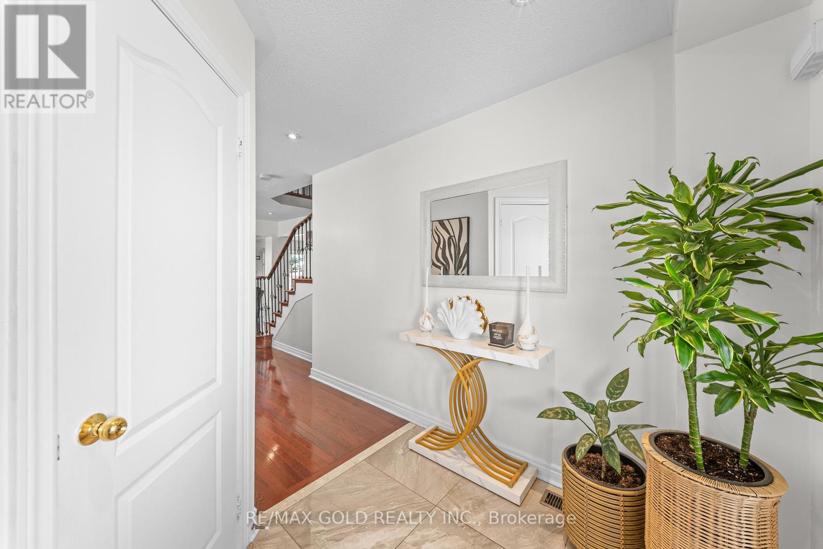 53 Linderwood Drive, Brampton, Ontario  L7A 1S4 - Photo 6 - W12917006