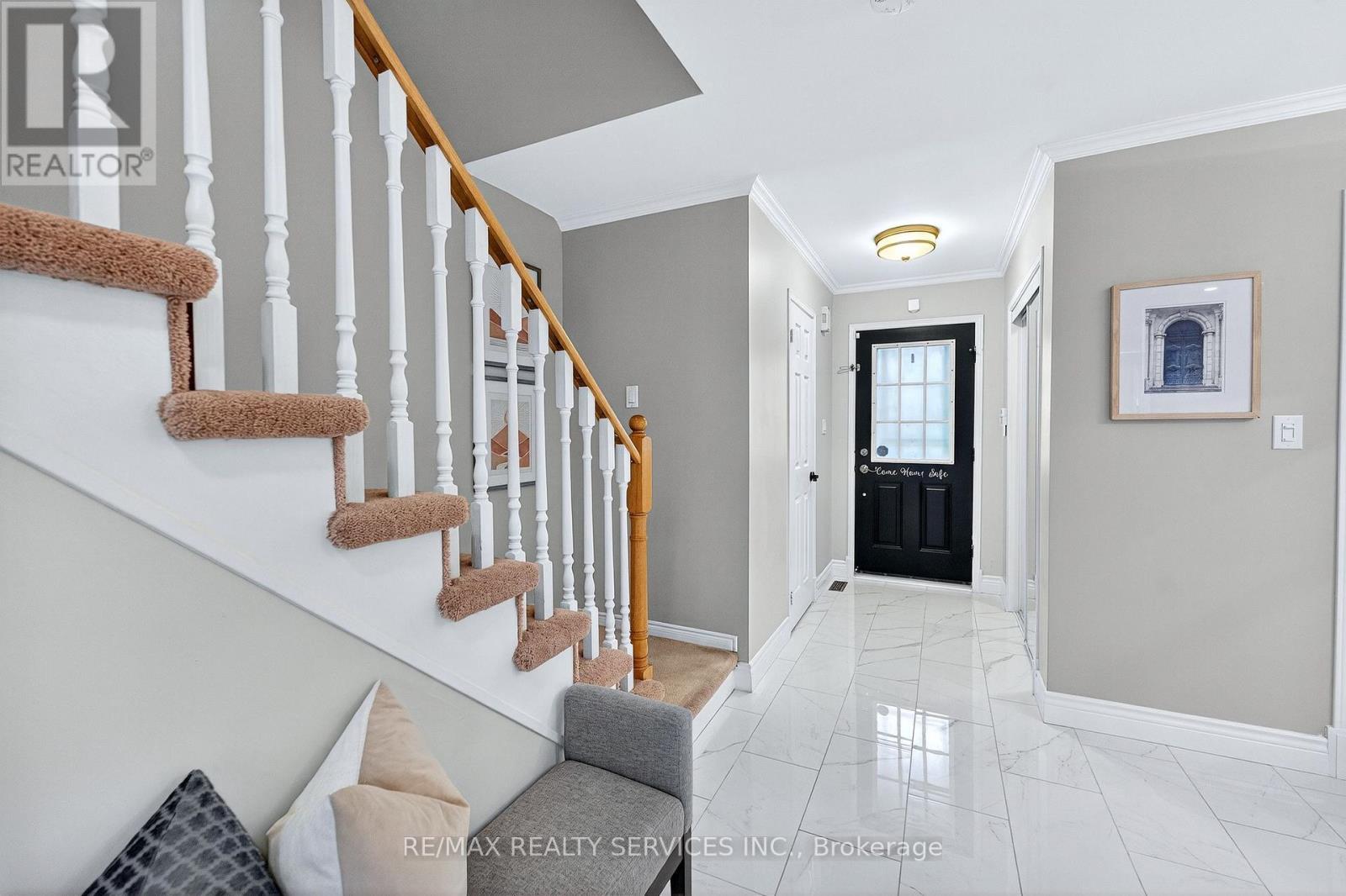 99 White Tail Crescent, Brampton, Ontario  L6Y 5B9 - Photo 4 - W12952570