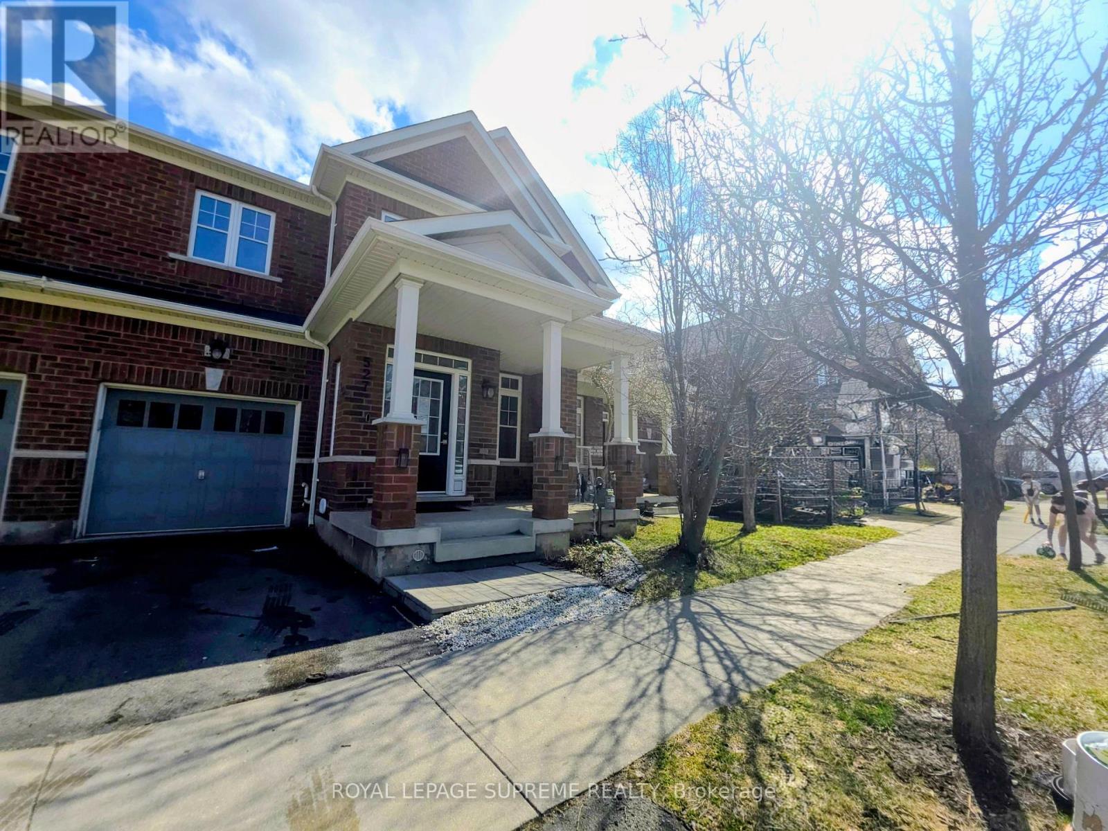 527 Vaughan Court, Milton, Ontario  L9T 8A7 - Photo 3 - W12953770