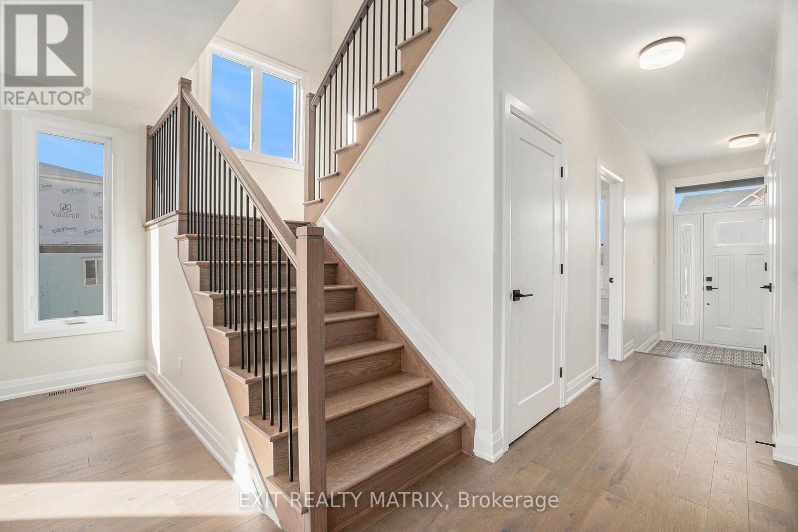 258 Sam Avenue, Russell, Ontario  K0A 1W0 - Photo 2 - X12703366