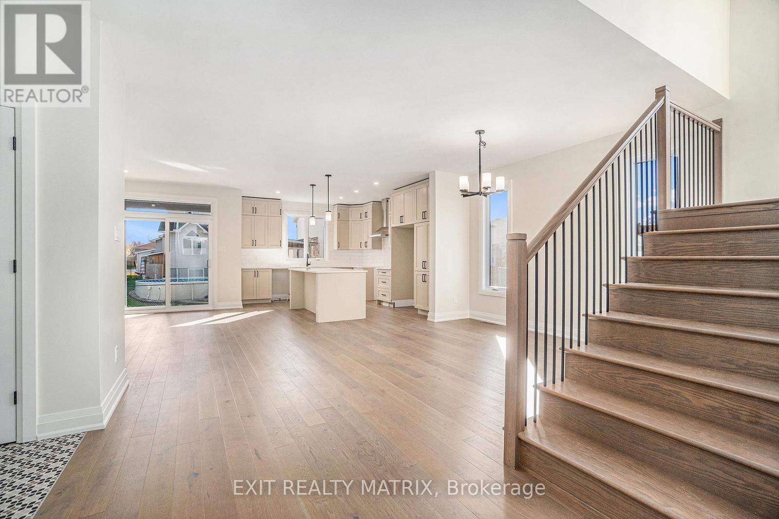 258 Sam Avenue, Russell, Ontario  K0A 1W0 - Photo 3 - X12703366