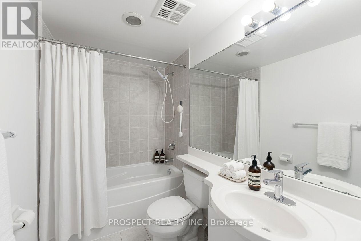 2411 - 763 Bay Street, Toronto, Ontario  M5G 2R3 - Photo 10 - C12960428